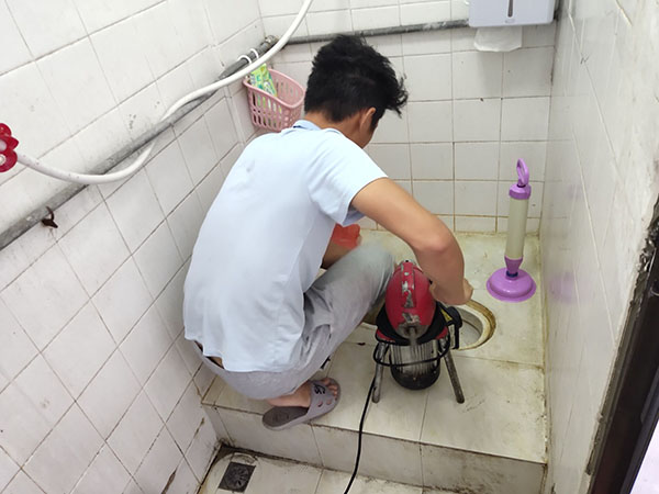 南澳肥皂掉到马桶里把马桶堵住了怎么办？马桶堵住了怎么办
