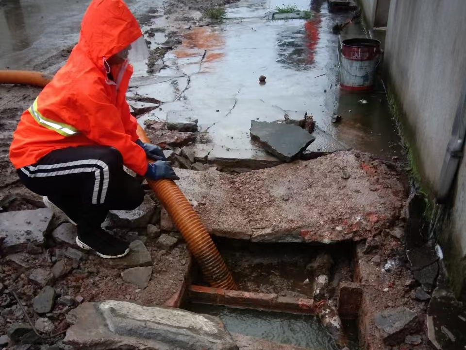 南澳专业清理污水池 炜誉市政以规范流程守护城市 “肠道”